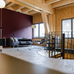 Loungebereich im Obergeschoss